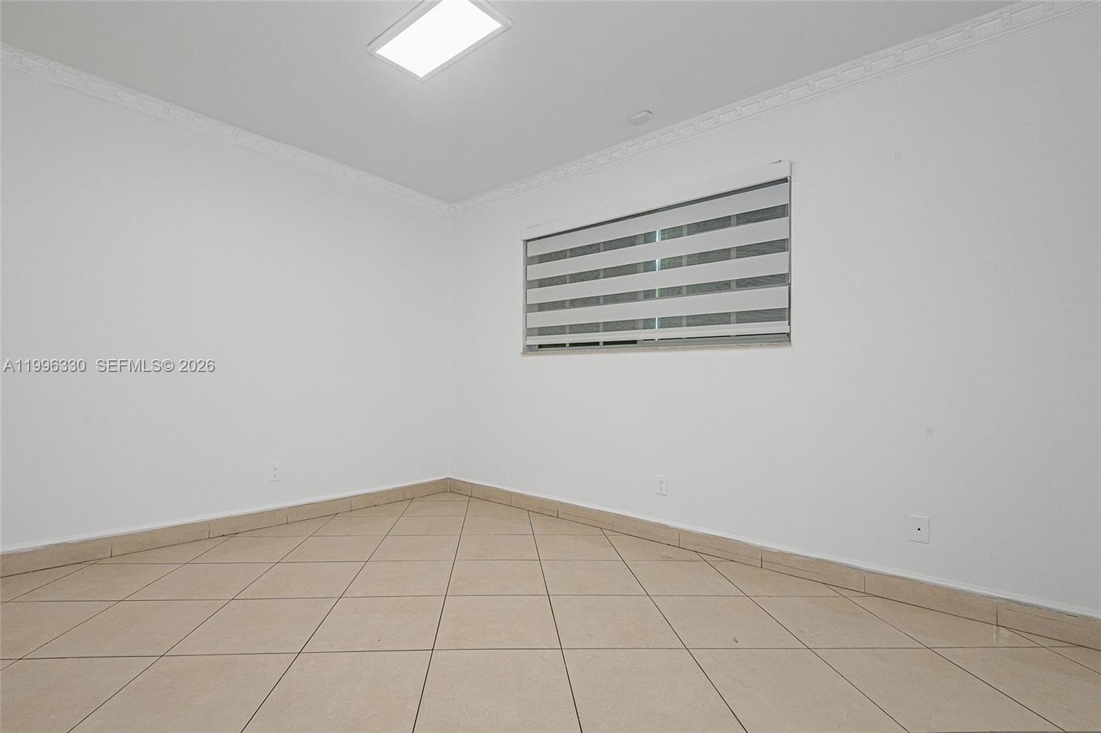 2545 Northeast 207th Street Miami, FL 33180 - Photo 19 of 32
