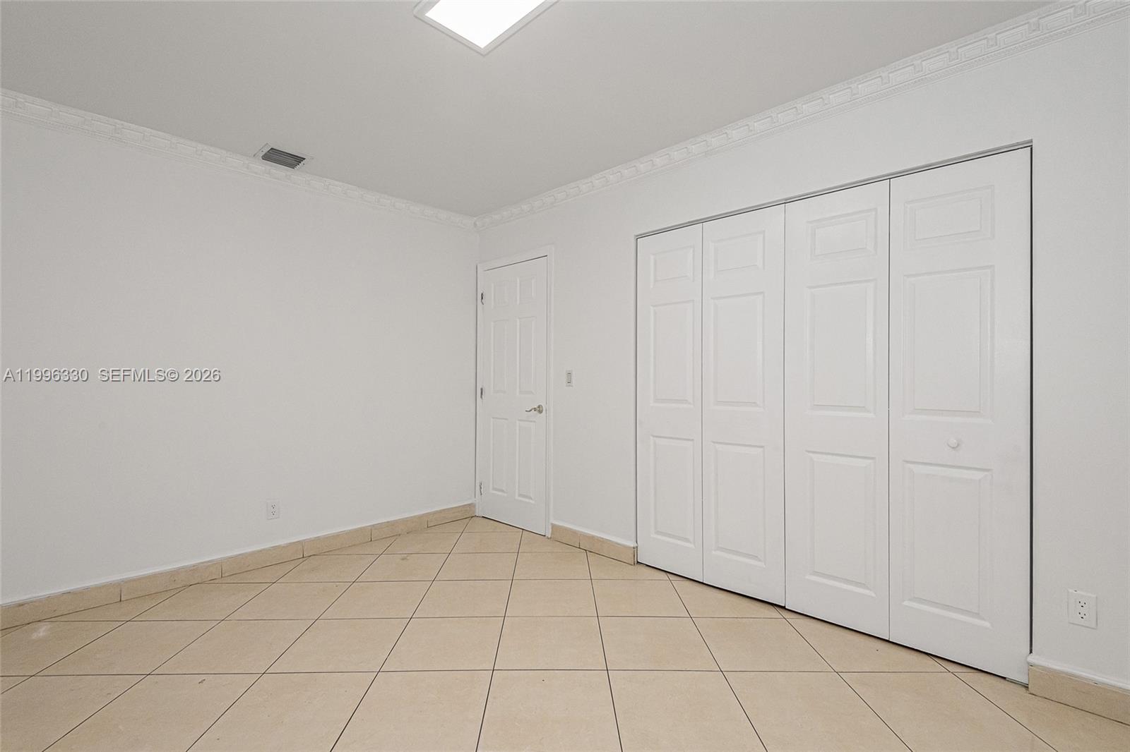 2545 Northeast 207th Street Miami, FL 33180 - Photo 20 of 32