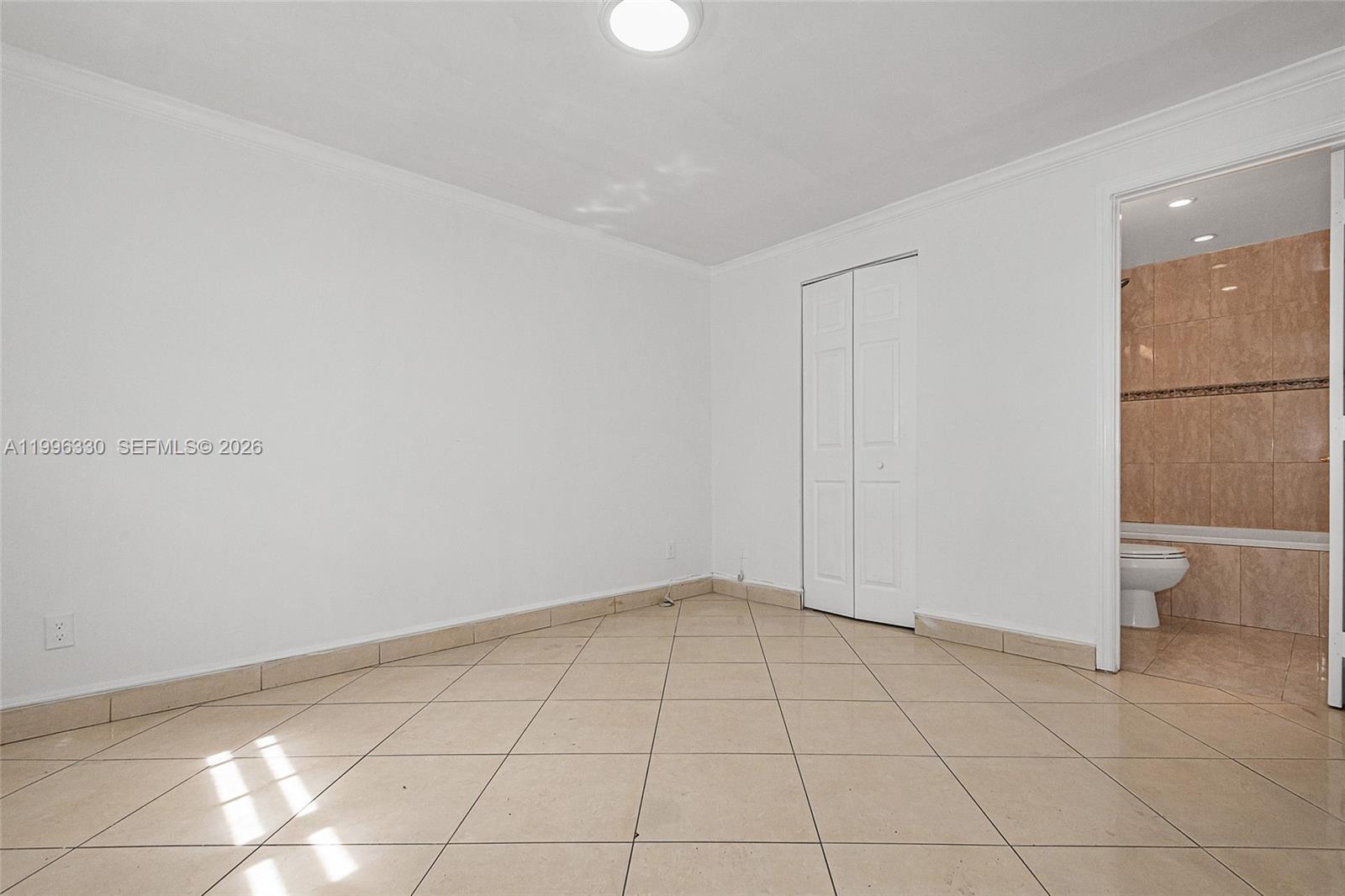 2545 Northeast 207th Street Miami, FL 33180 - Photo 27 of 32
