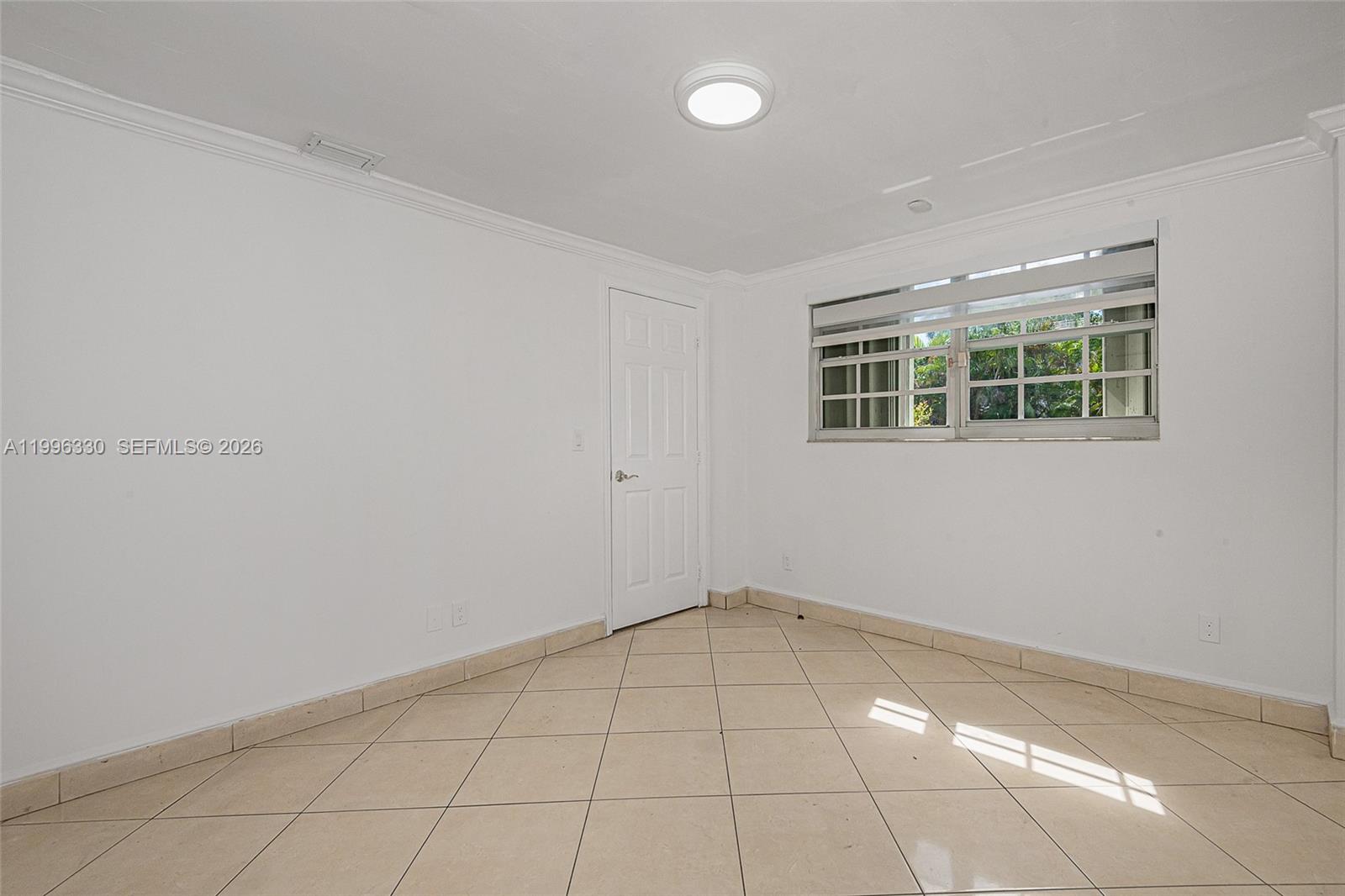 2545 Northeast 207th Street Miami, FL 33180 - Photo 28 of 32