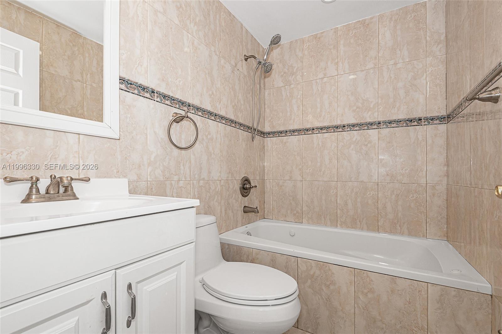 2545 Northeast 207th Street Miami, FL 33180 - Photo 29 of 32