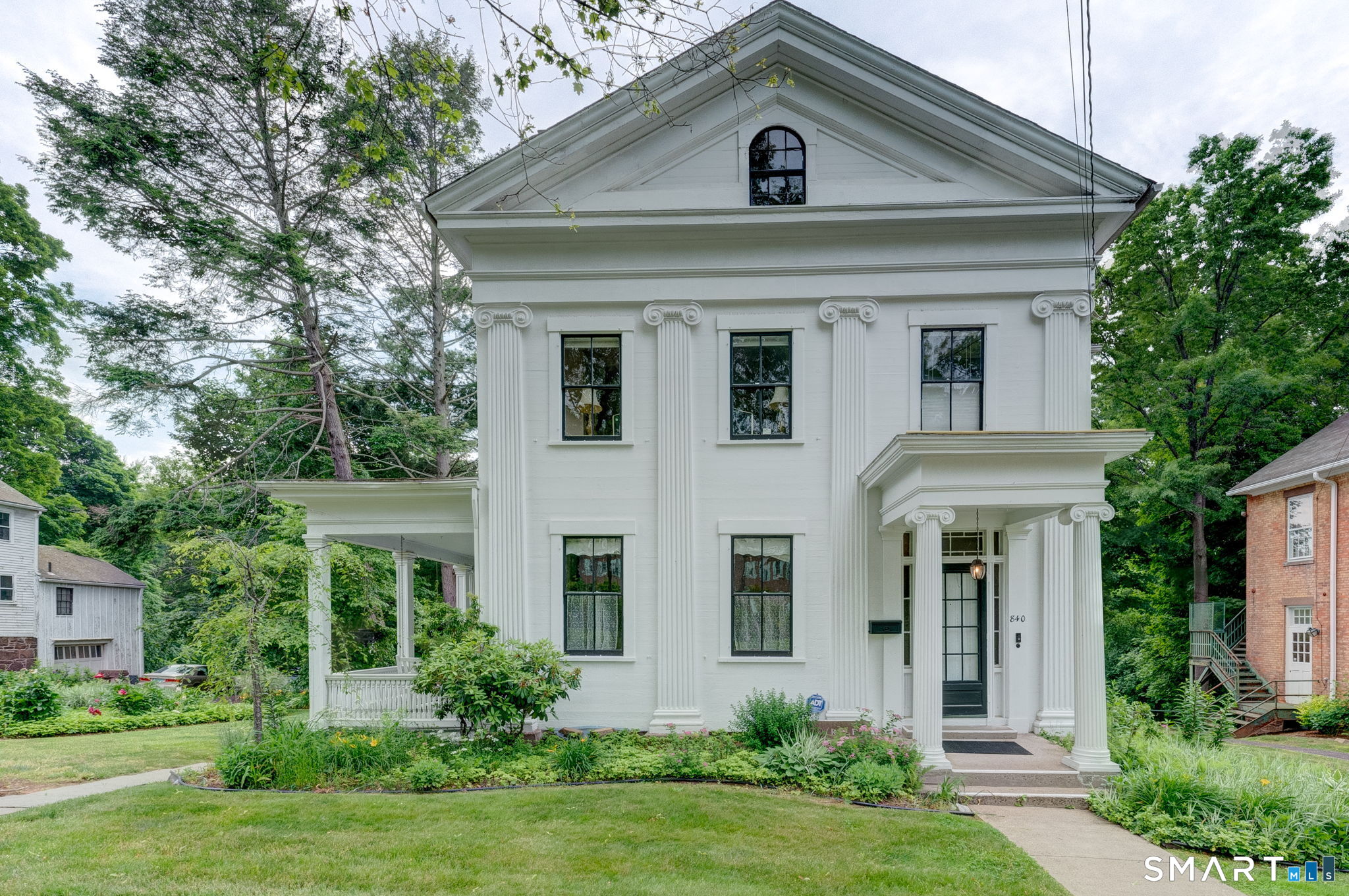 Dr. Brandgee House One of the finest examples of the early Greek Revival home (photo 2023)