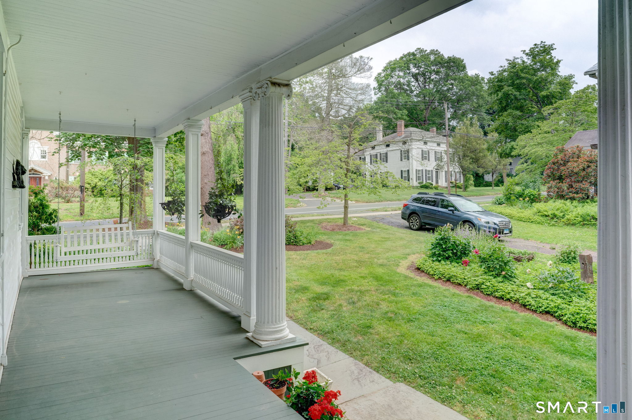 840 Worthington Ridge Berlin, CT 06037 - Photo 34 of 40 Traditional Ionic columns and balustrade railing (photo 2023)