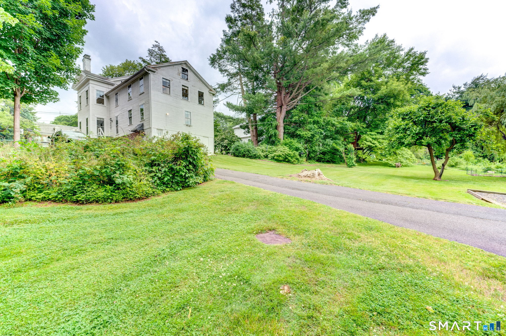 840 Worthington Ridge Berlin, CT 06037 - Photo 36 of 40 Gently sloping backyard ideal for pets and summertime fun! (photo 2023)