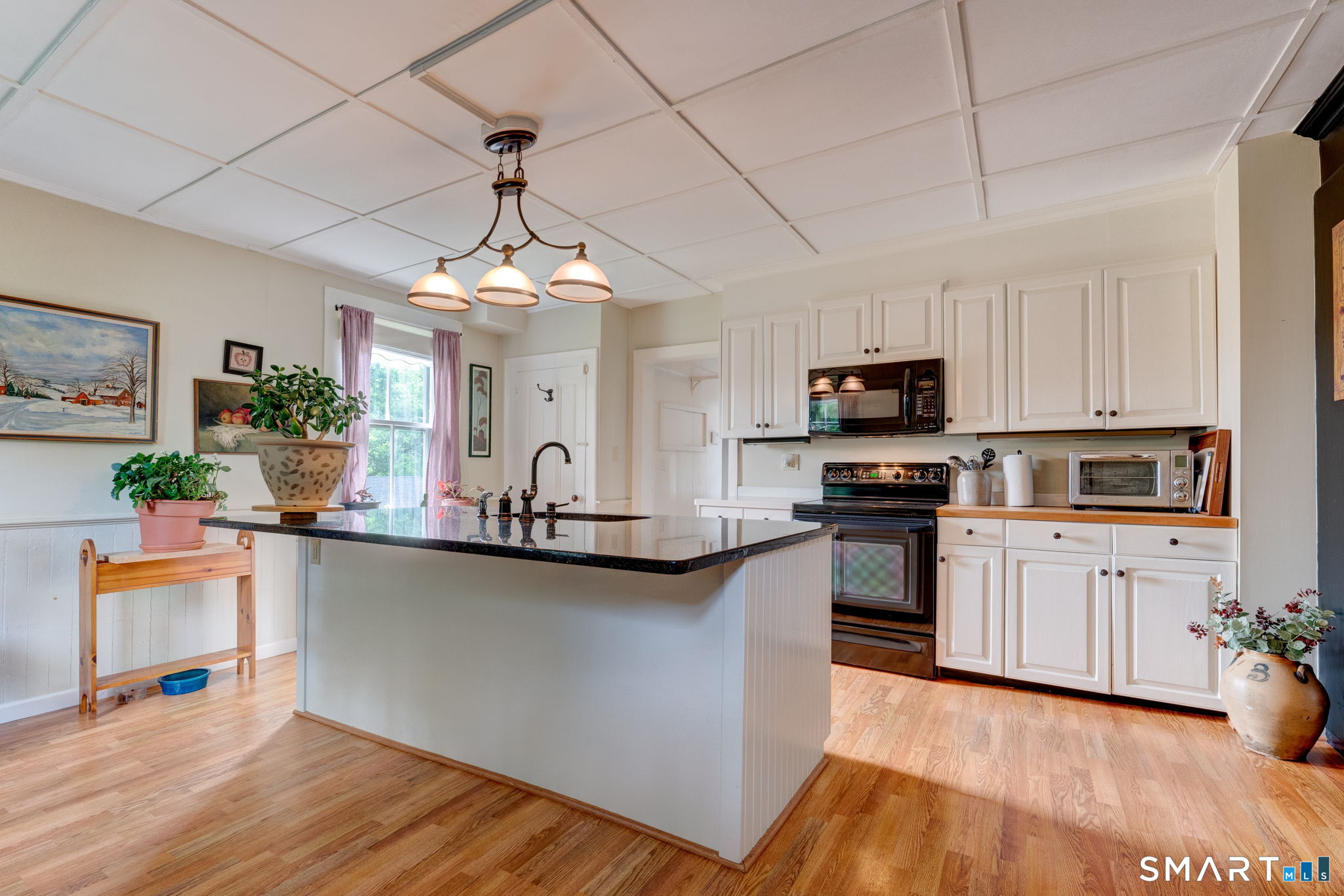 840 Worthington Ridge Berlin, CT 06037 - Photo 5 of 33 Modern kitchen with granite counters (photo 2023)