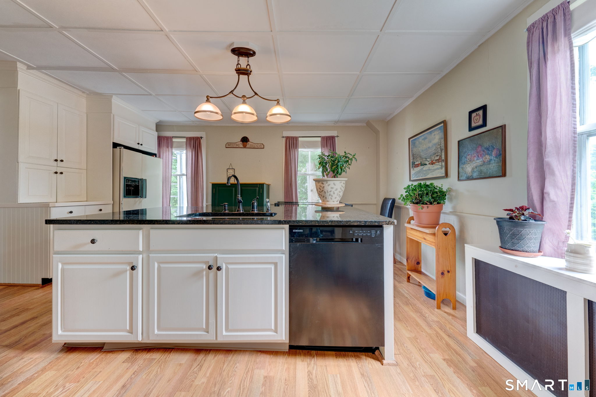 840 Worthington Ridge Berlin, CT 06037 - Photo 6 of 33 Convenient island for the busy chef (photo 2023)