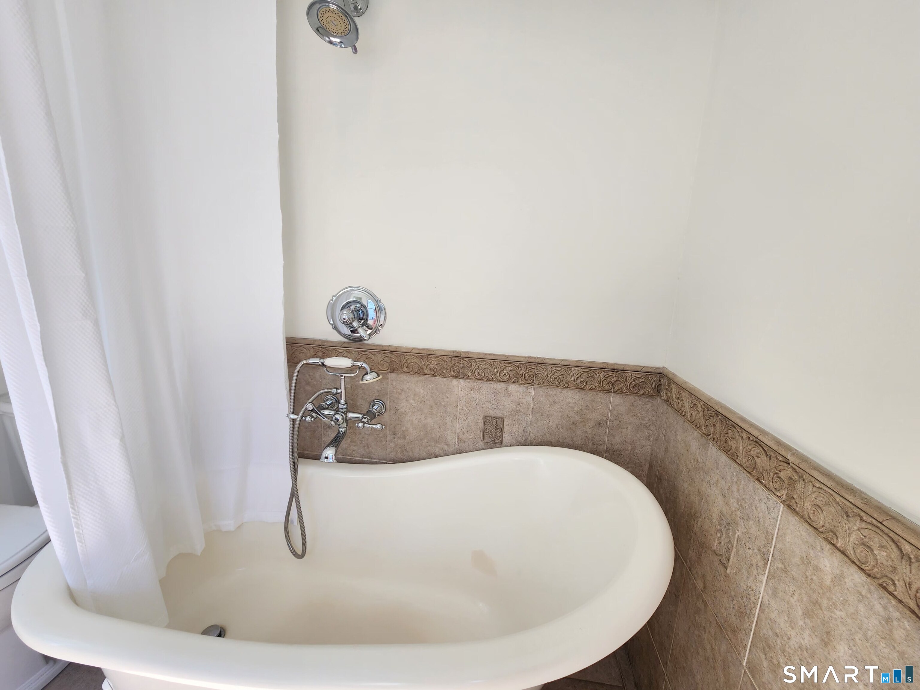 82 State Street, Unit 1 Guilford, CT 06437 - Photo 8 of 9 a close view of tap
