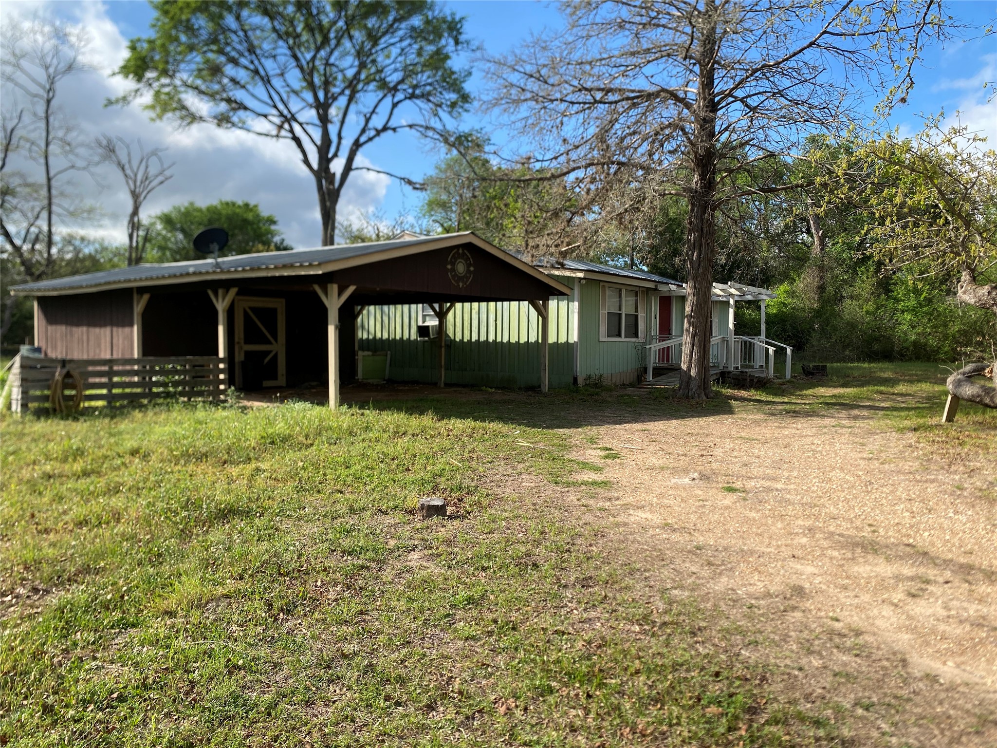 214 Houston Avenue Somerville, TX 77879 - Photo 4 of 18 Exterior Side