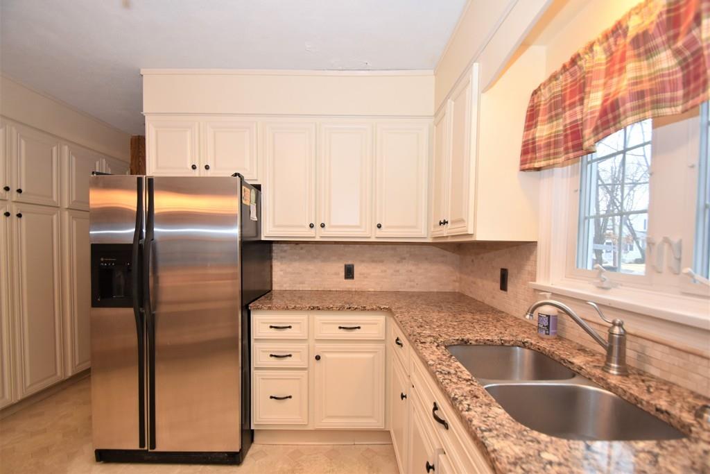 44 Thaxter Road Newton, MA 02460 - Photo 4 of 24