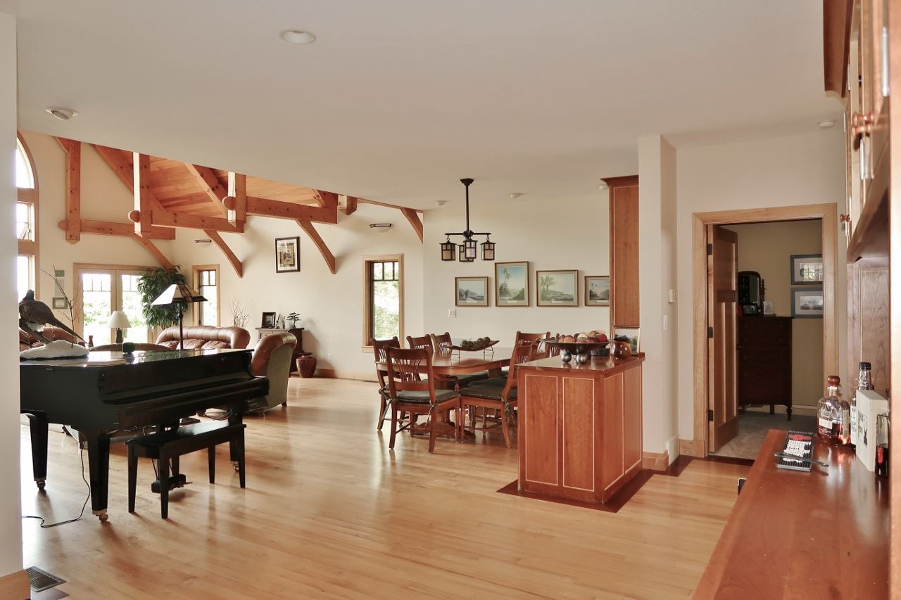 8607 South Lakeview Road Traverse City, MI 49684 - Photo 18 of 59 1847876-17.JPG