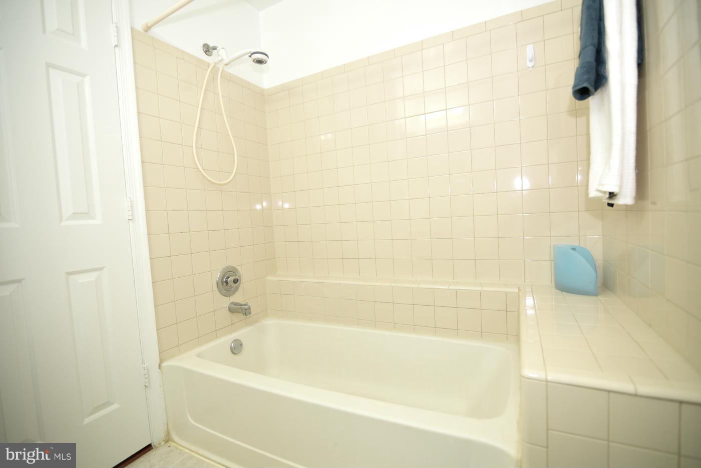 2221 Lovedale Lane, Unit 203B Reston, VA 20191 - Photo 14 of 28 Bath (Master)