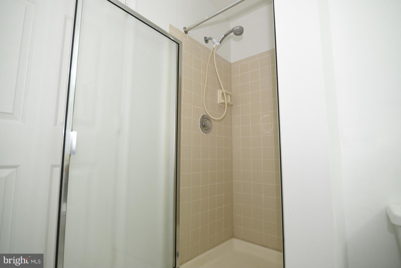 2221 Lovedale Lane, Unit 203B Reston, VA 20191 - Photo 19 of 28 Bath