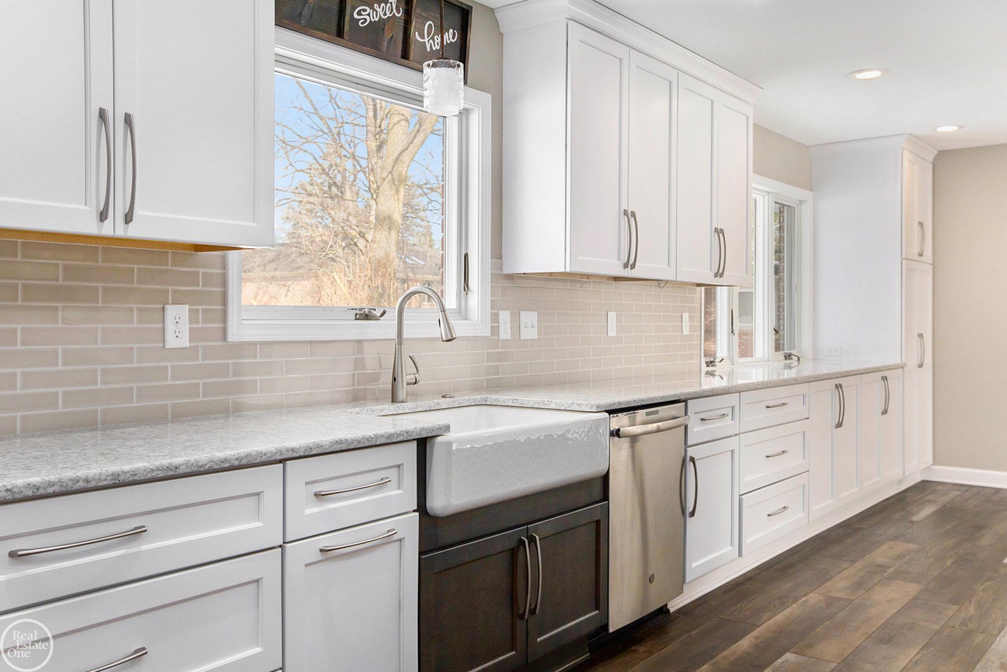 36144 West Lyman Road Farmington, MI 48331 - Photo 9 of 26 50166004-d630f70a-2faa-491e-832a-0538d2c00c56.JPG