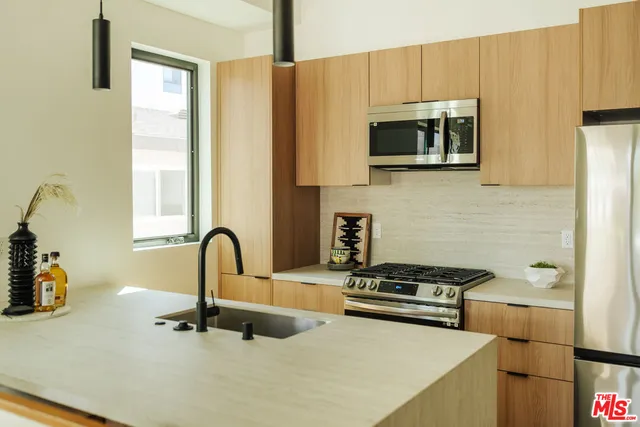 $6,875 | 1343 South Ogden Drive, Unit 3, Los Angeles, CA 90019