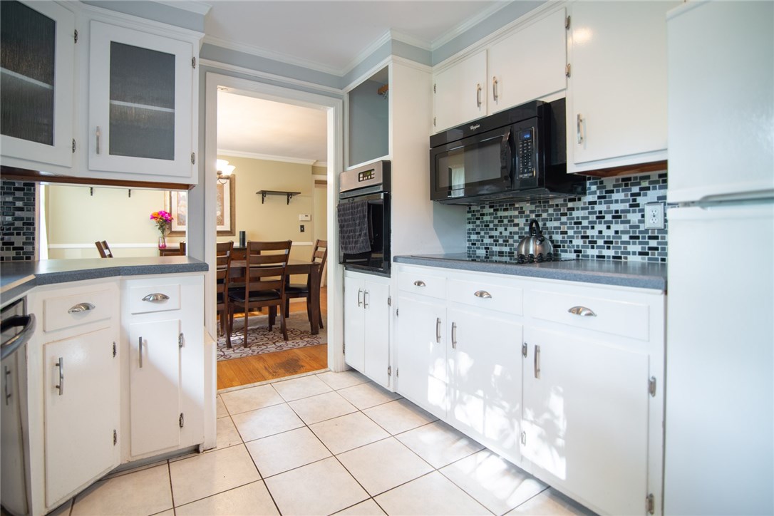 420 Sowams Road Barrington, RI 02806 - Photo 8 of 37