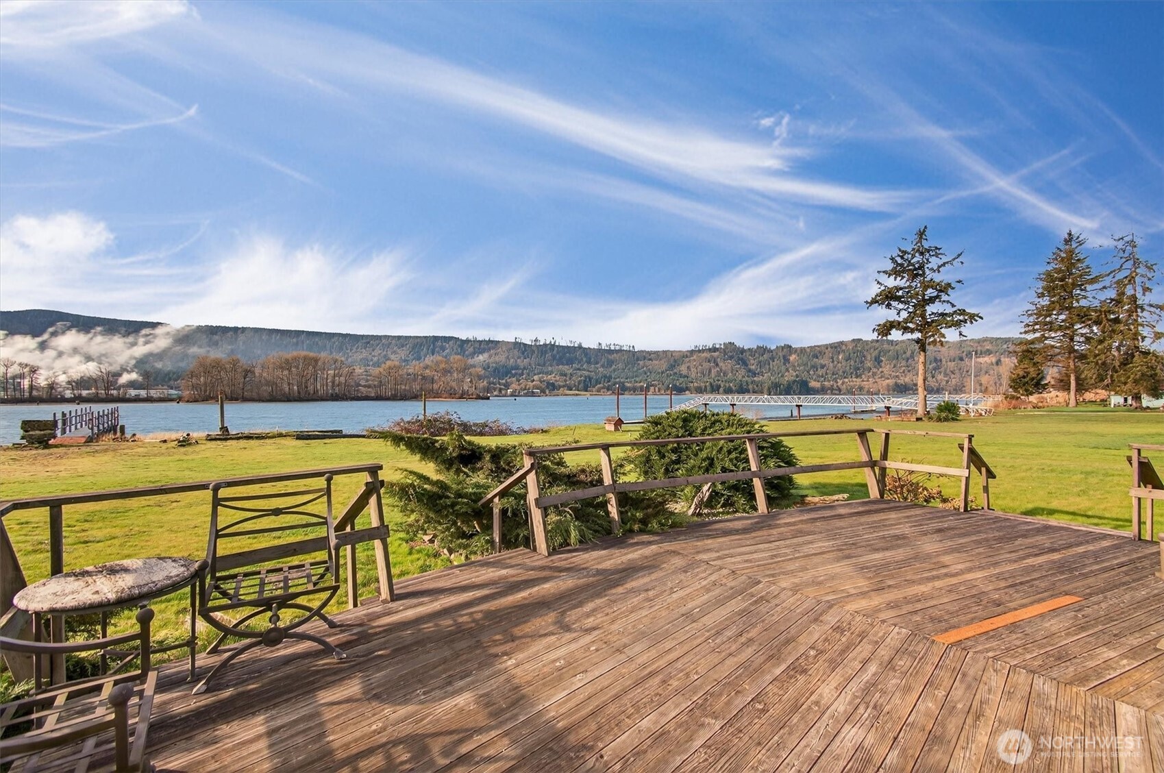 301 West Sunny Sands Road Cathlamet, WA 98612 - Photo 6 of 39