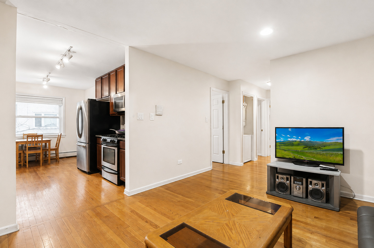 2147 Ridge Avenue, Unit 2D Evanston, IL 60201 - Photo 6 of 22 Gallery Image 6