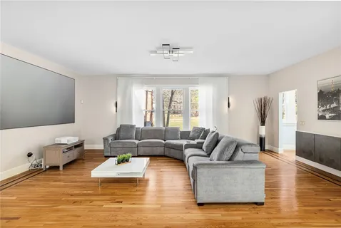 $1,799,999 | 35 River Run, East Greenwich, RI 02818
