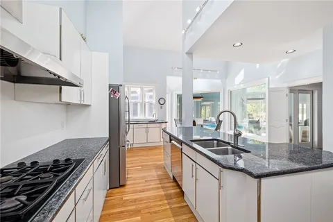 $1,799,999 | 35 River Run, East Greenwich, RI 02818