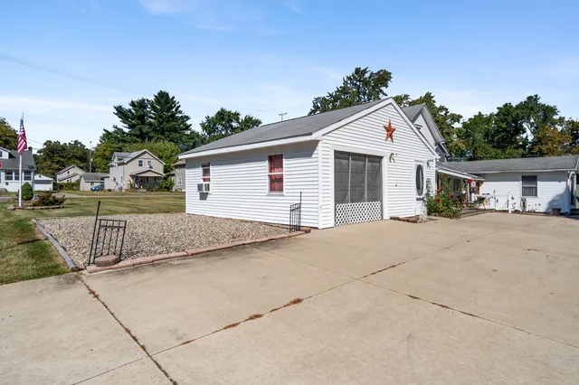 $179,000 | 1115 Cooper Street, Jackson, MI 49202