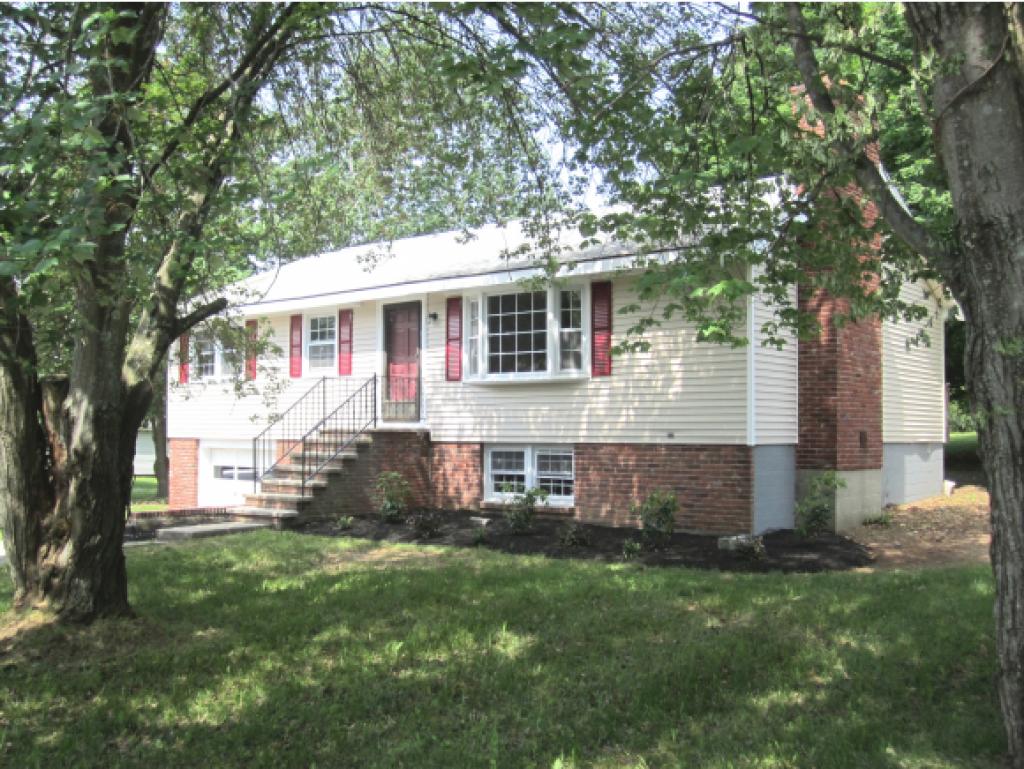 12 Folsom Road Derry, NH 03038 - Photo 1 of 31 Gallery Image 1