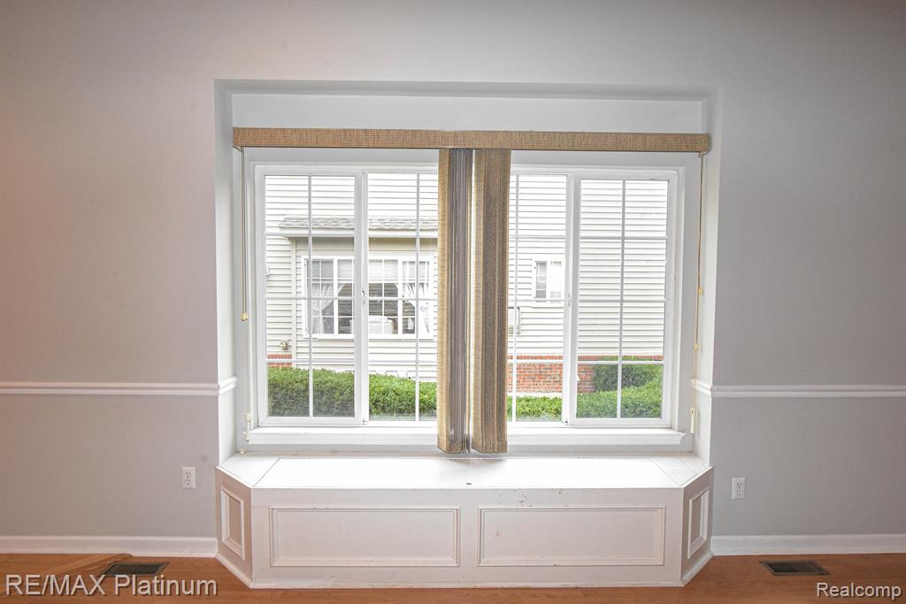 807 Chelsea Ridge Court Howell, MI 48843 - Photo 6 of 32