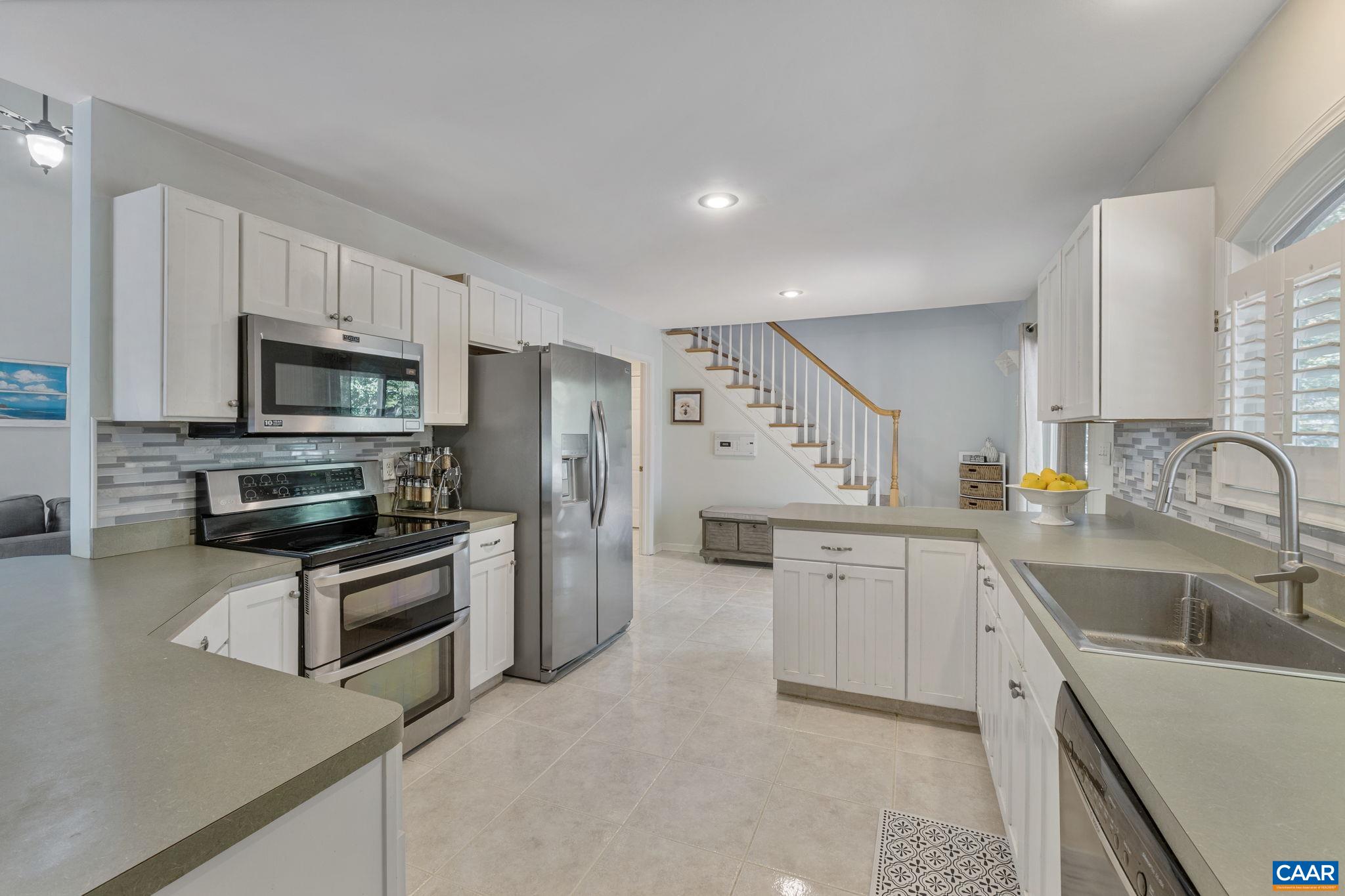 15 Out Of Bounds Road Palmyra, VA 22963 - Photo 10 of 59 Kitchen