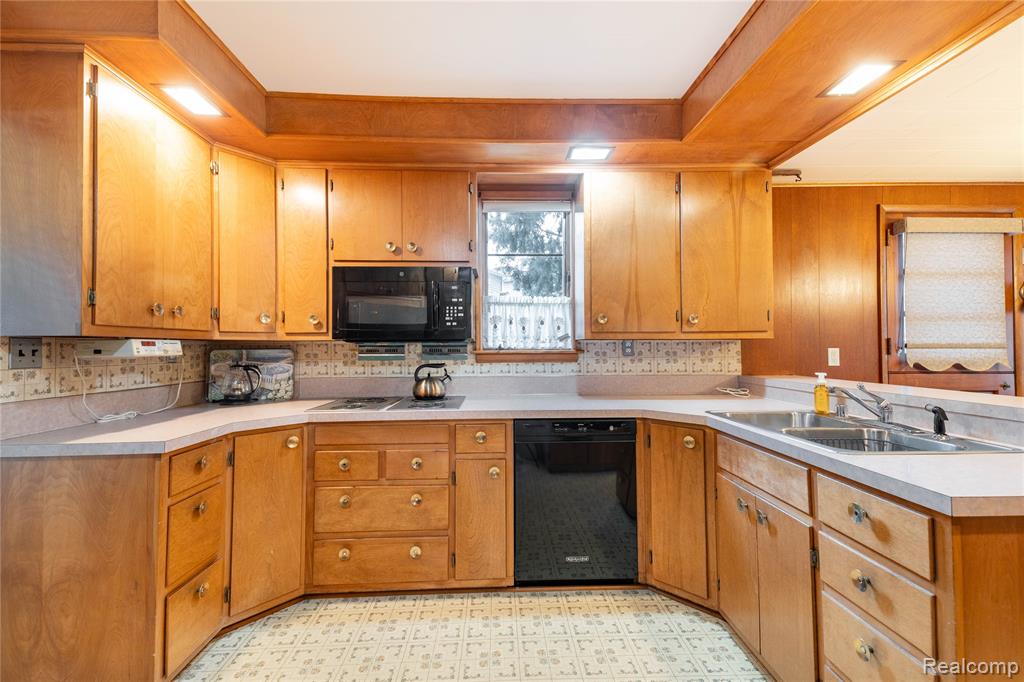 29863 East River Road Grosse Ile, MI 48138 - Photo 12 of 47