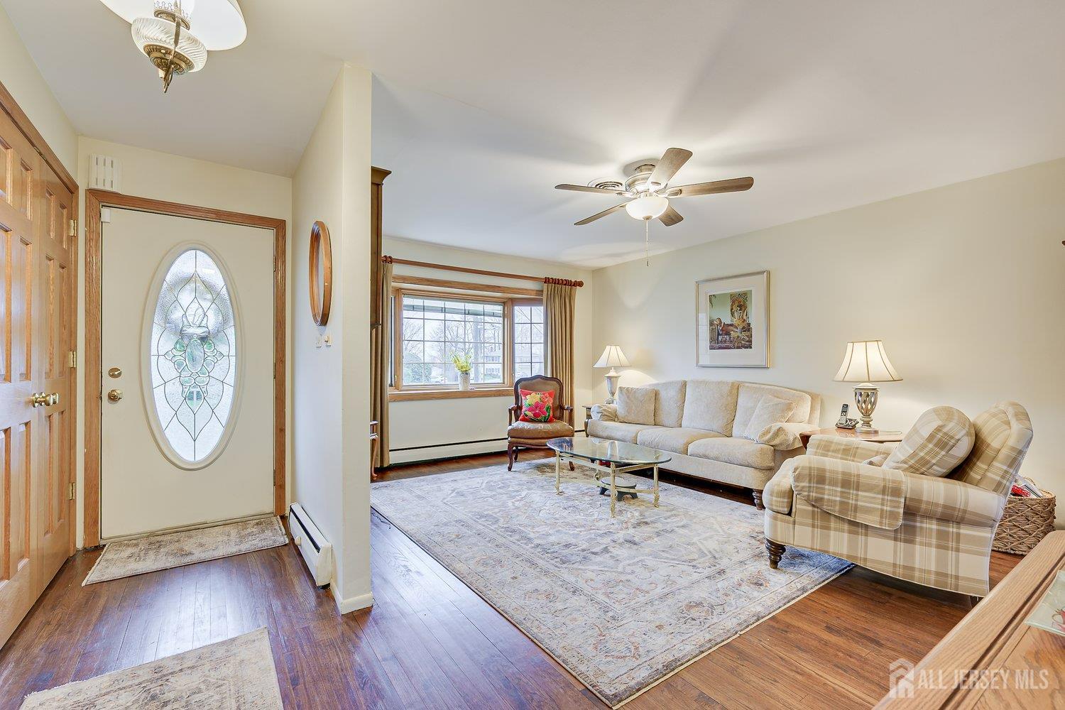 8 Adelphi Court Edison, NJ 08837 - Photo 4 of 36
