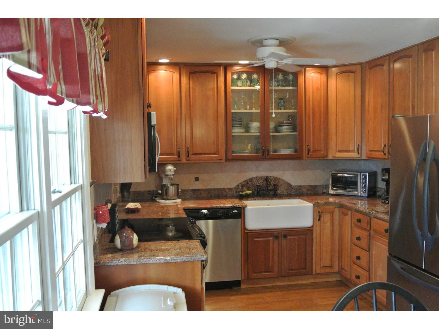 36 Canary Road Levittown, PA 19057 - Photo 2 of 23 Kitchen