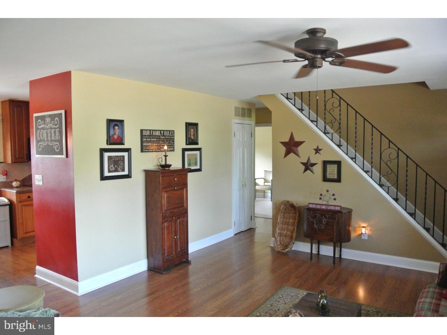 36 Canary Road Levittown, PA 19057 - Photo 5 of 23 Living Room