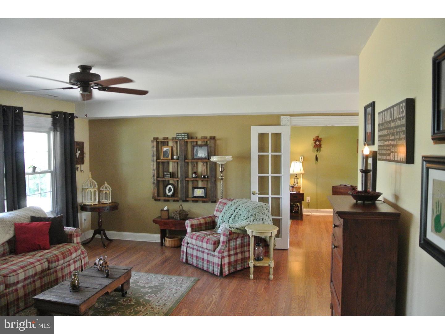36 Canary Road Levittown, PA 19057 - Photo 6 of 23 Living Room
