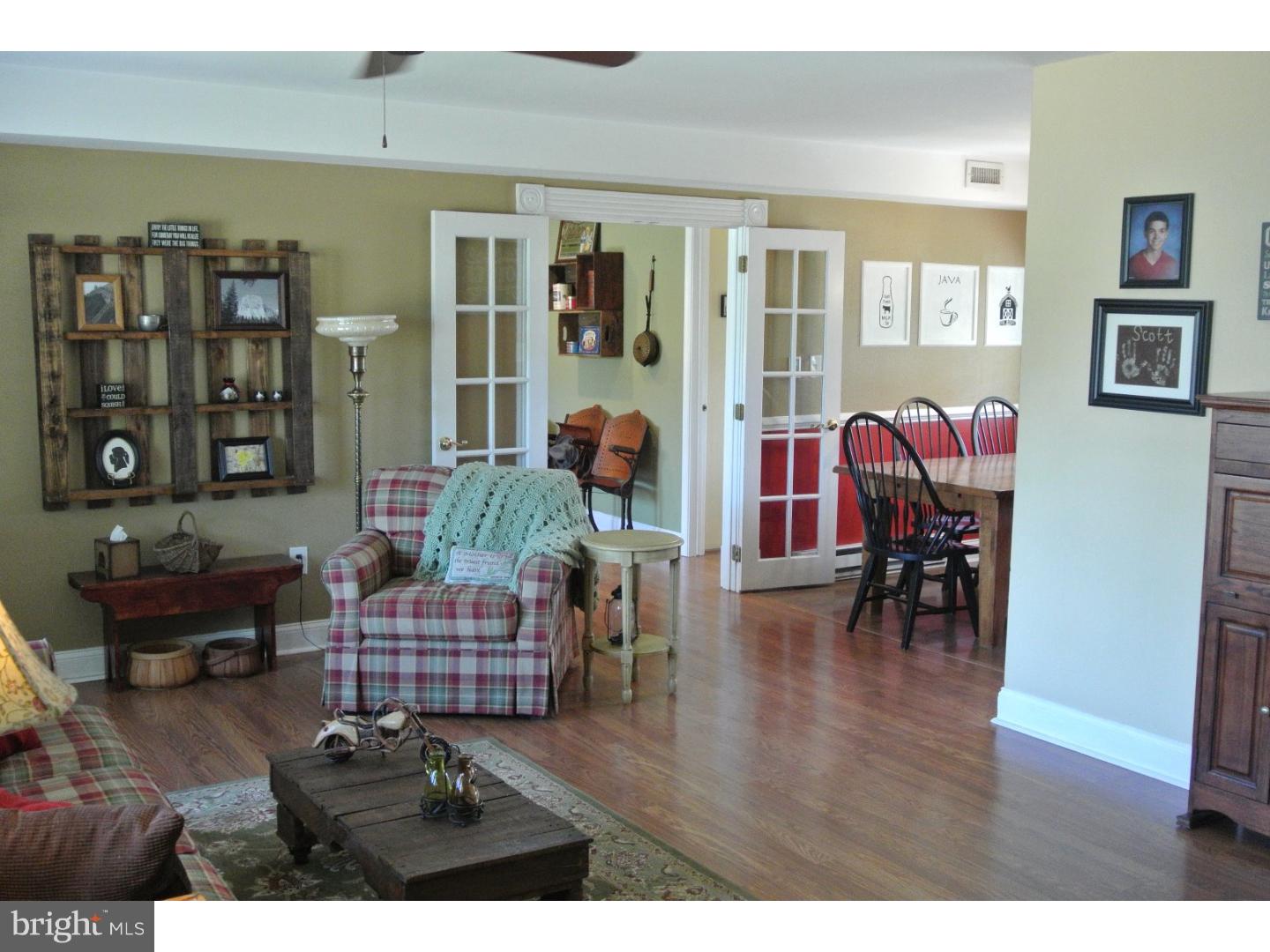36 Canary Road Levittown, PA 19057 - Photo 7 of 23 Living Room
