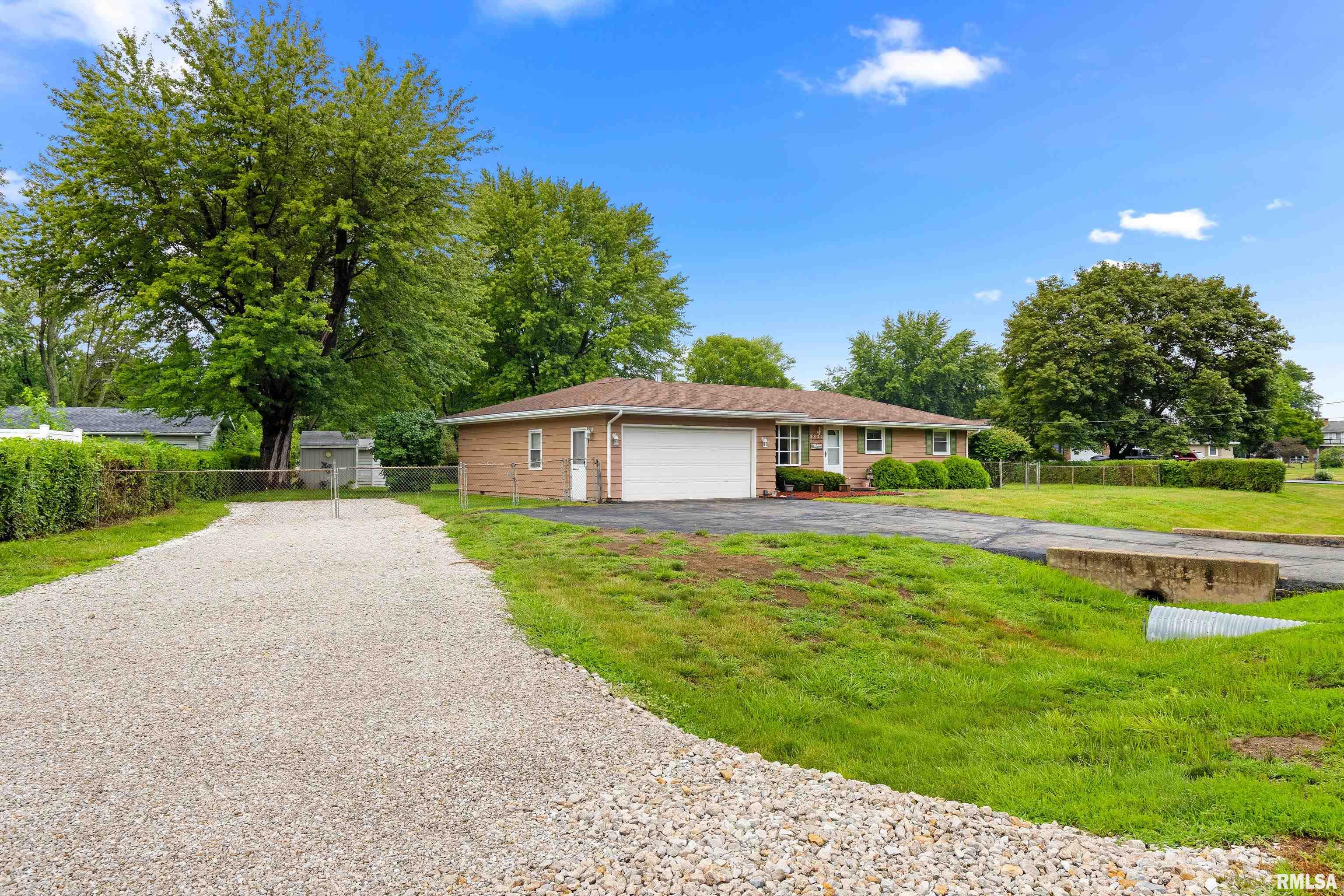 2825 Deveron Circle Pekin, IL 61554 - Photo 2 of 36