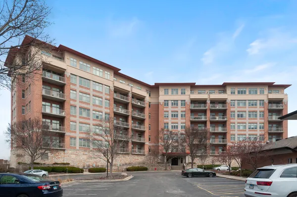 $427,900 | 100 Prairie Park Drive, Unit 207, Wheeling, IL 60090