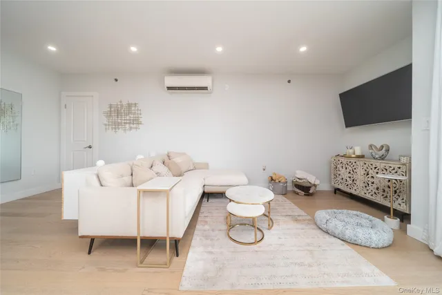 $564,000 | 62-98 Woodhaven Boulevard, Unit 4M | Middle Village