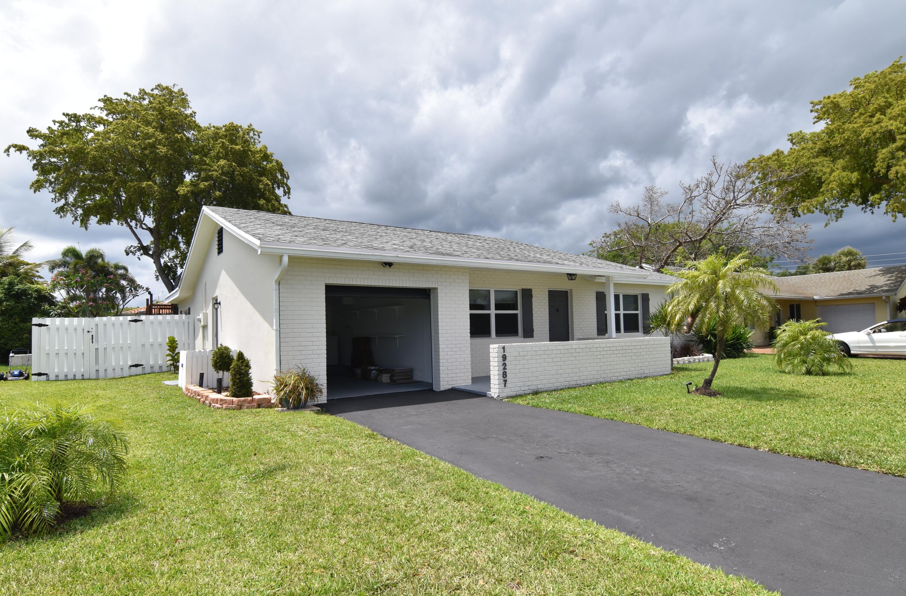 19287 Liberty Road Boca Raton, FL 33434 - Photo 12 of 20 FRONT 2