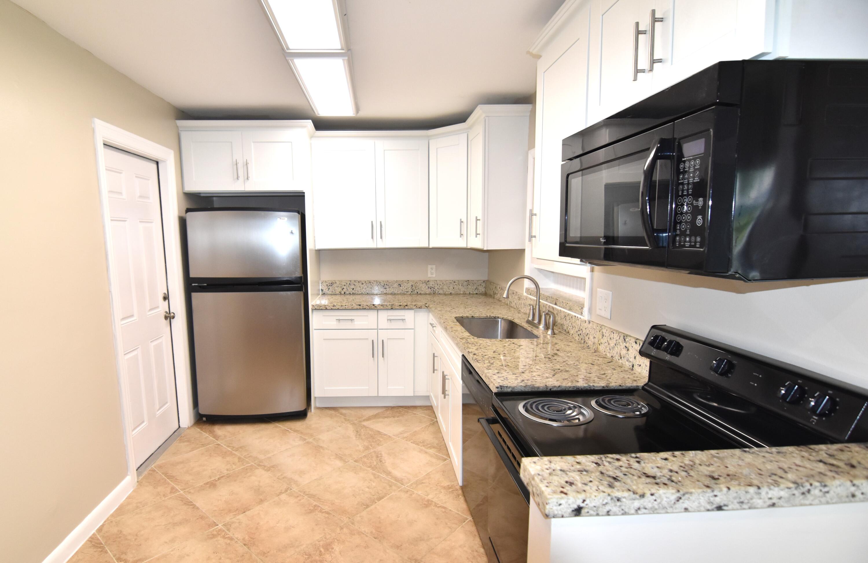 19287 Liberty Road Boca Raton, FL 33434 - Photo 3 of 20 KITCHEN