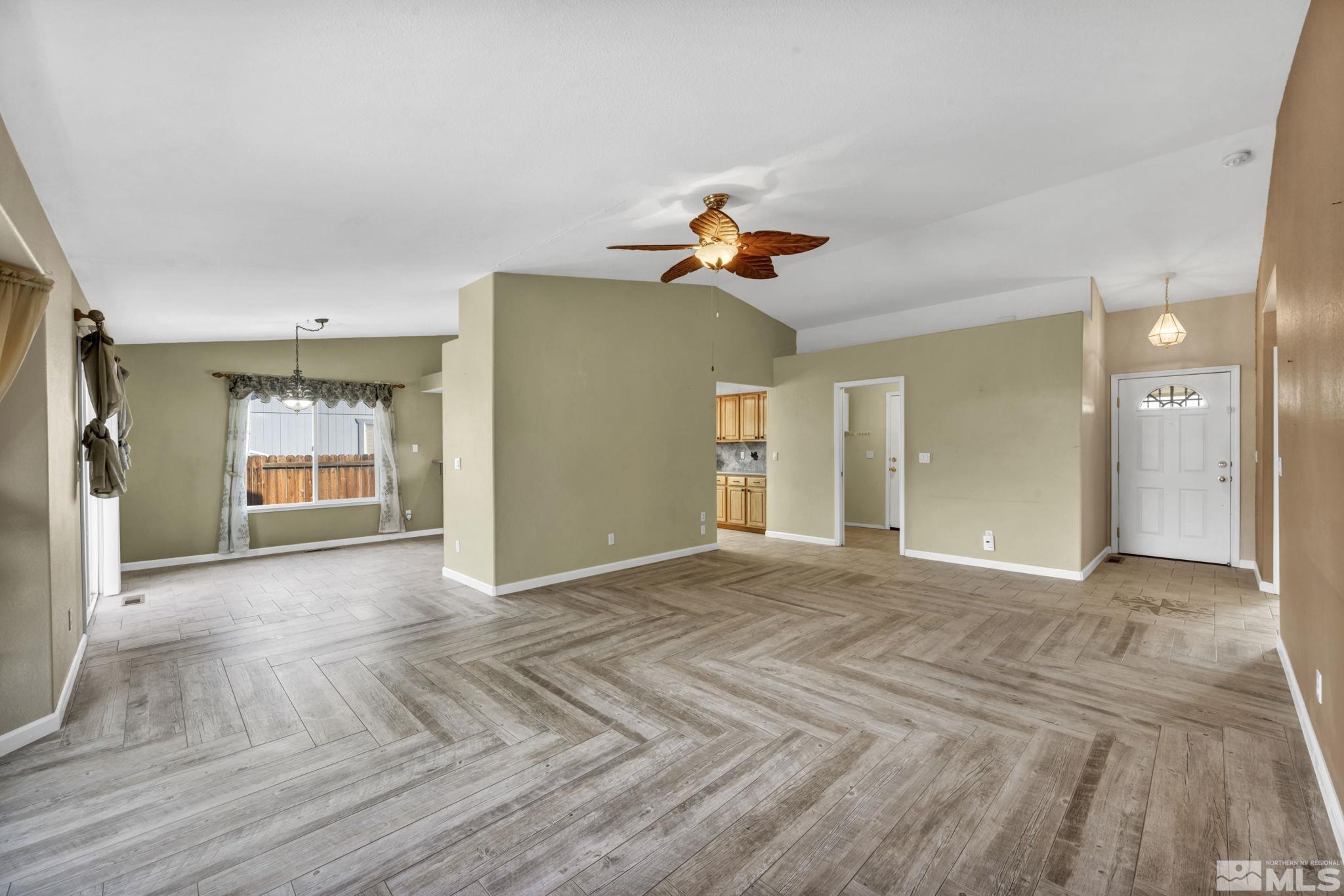 941 Ruddy Court Sparks, NV 89441 - Photo 4 of 40 Photo 4