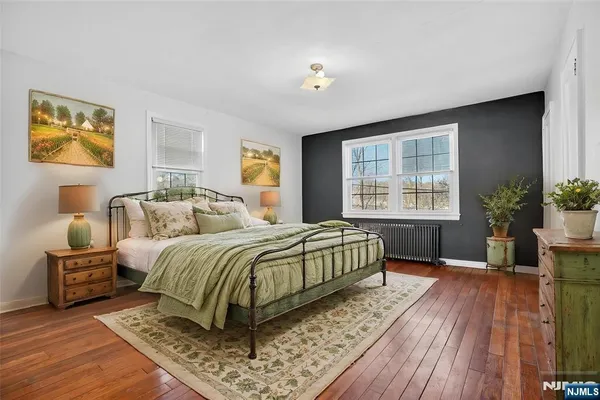 $129,900 | 145 River Drive, Elmwood Park, NJ 07407