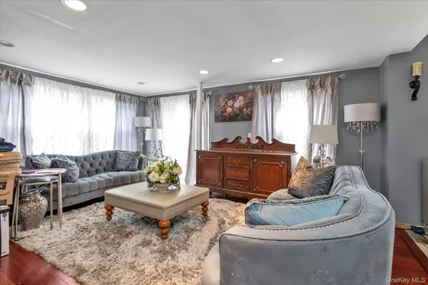 $799,000 | 7 Willowbrook Lane, Freeport, NY 11520