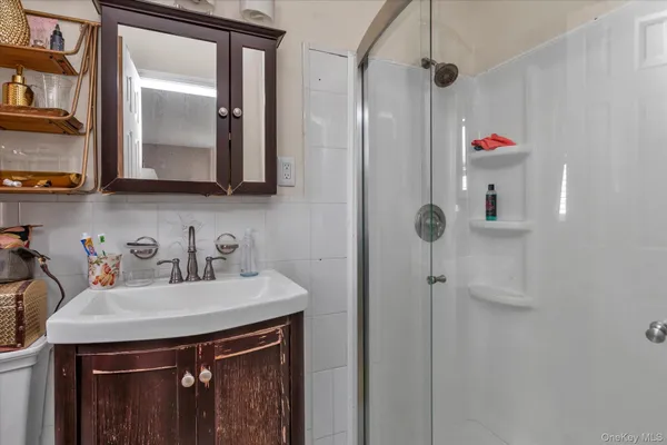 $799,000 | 7 Willowbrook Lane, Freeport, NY 11520