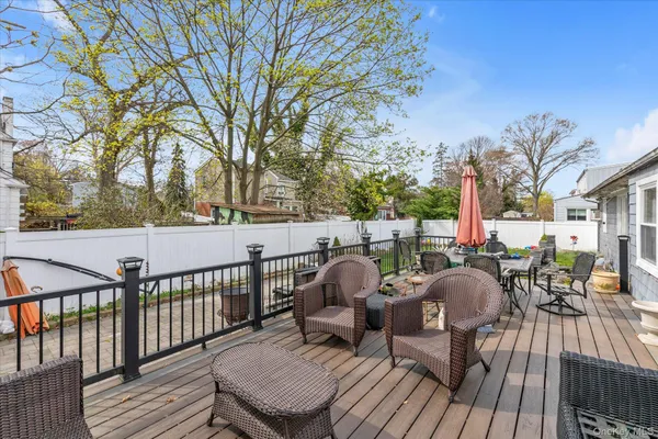 $799,000 | 7 Willowbrook Lane, Freeport, NY 11520