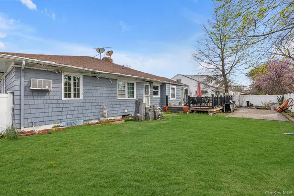 $799,000 | 7 Willowbrook Lane, Freeport, NY 11520