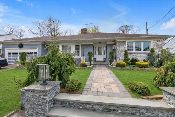 $799,000 | 7 Willowbrook Lane, Freeport, NY 11520