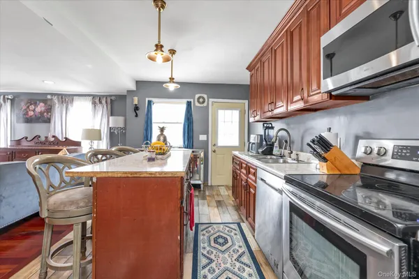 $799,000 | 7 Willowbrook Lane, Freeport, NY 11520