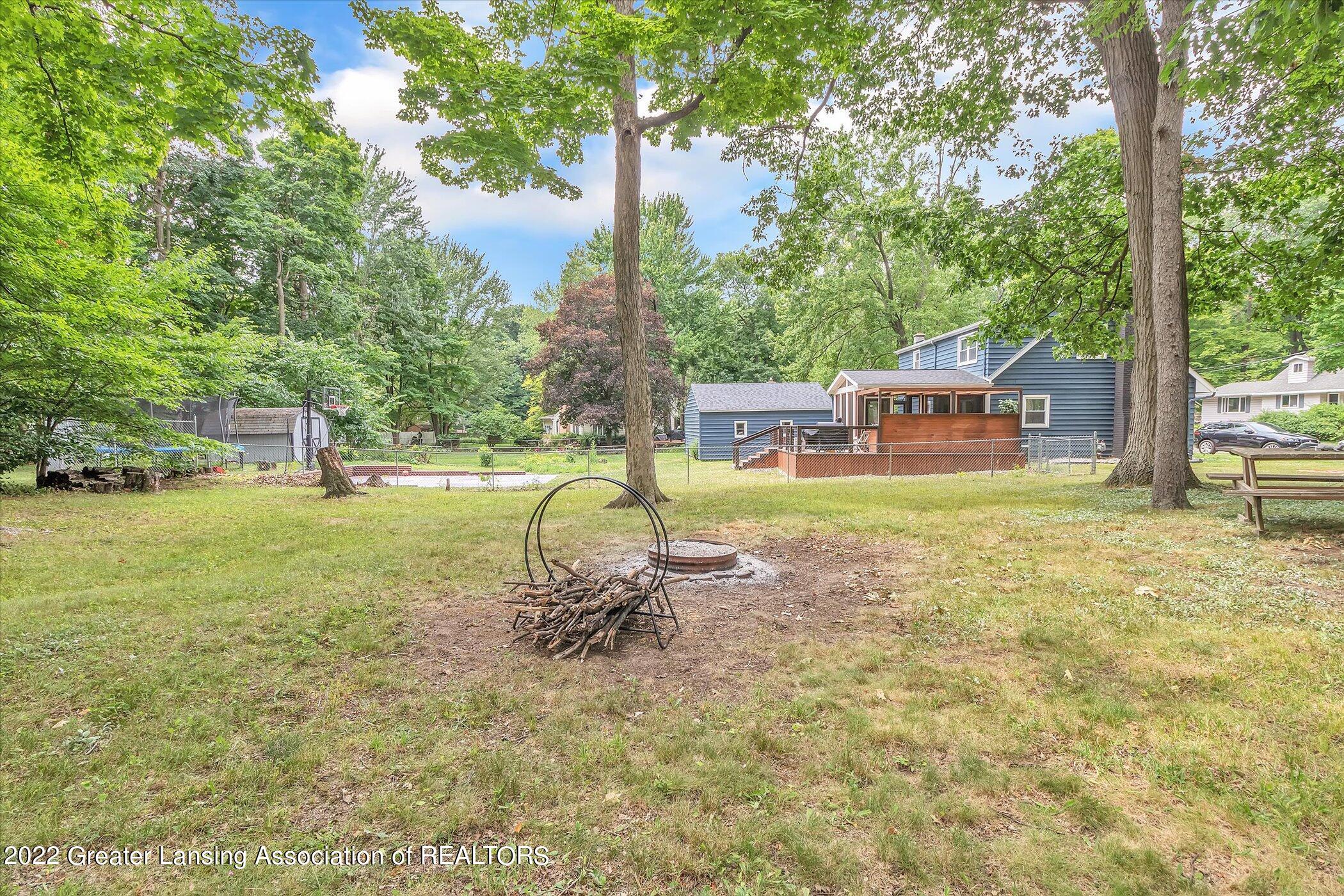1127 Bretton Road Lansing, MI 48917 - Photo 30 of 30 32-Image-32