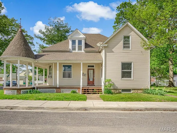 $385,000 | 23 West Laurel Street, Millstadt, IL 62260