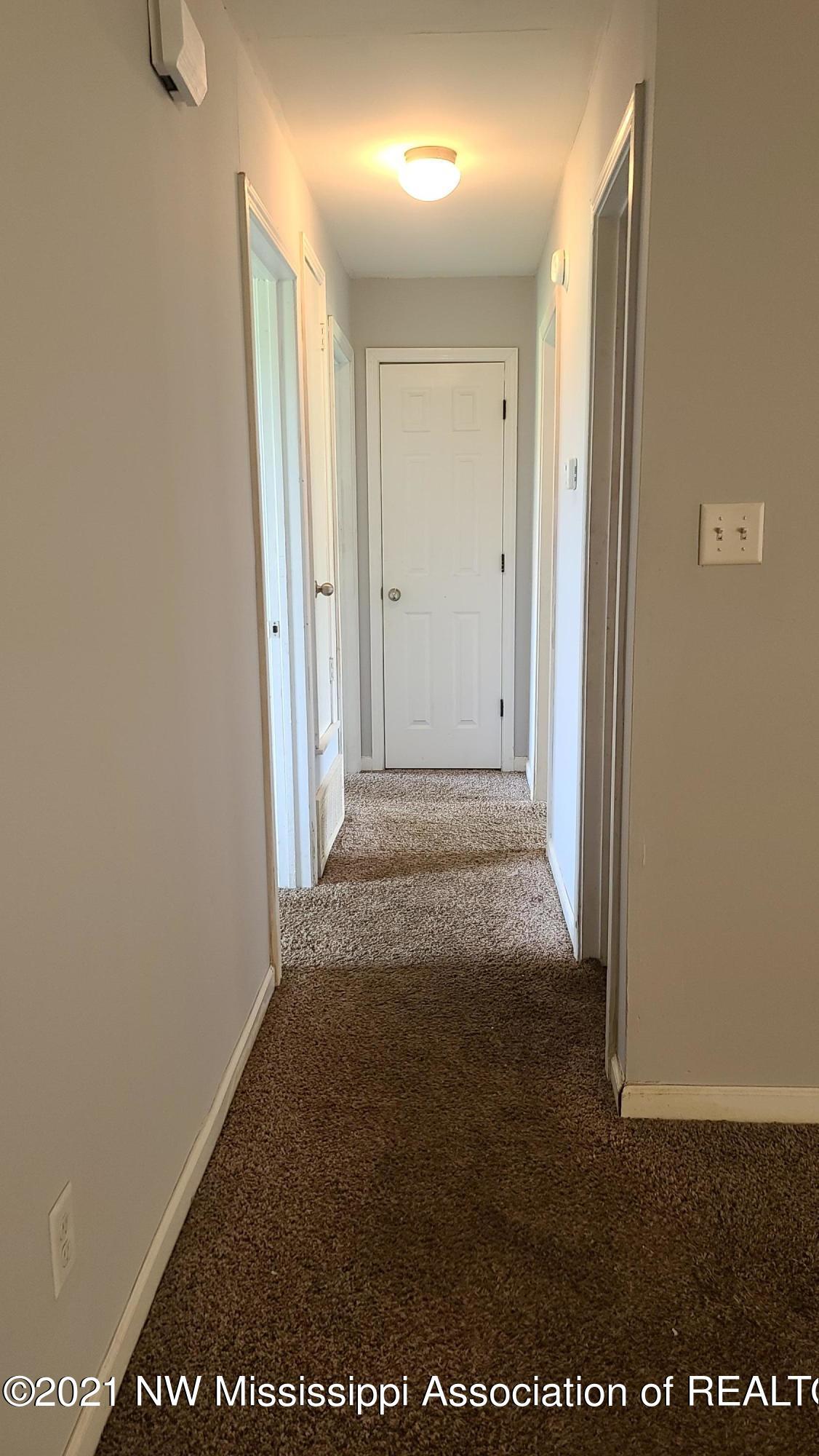 5680 Ross Road Olive Branch, MS 38654 - Photo 3 of 6 Hallway