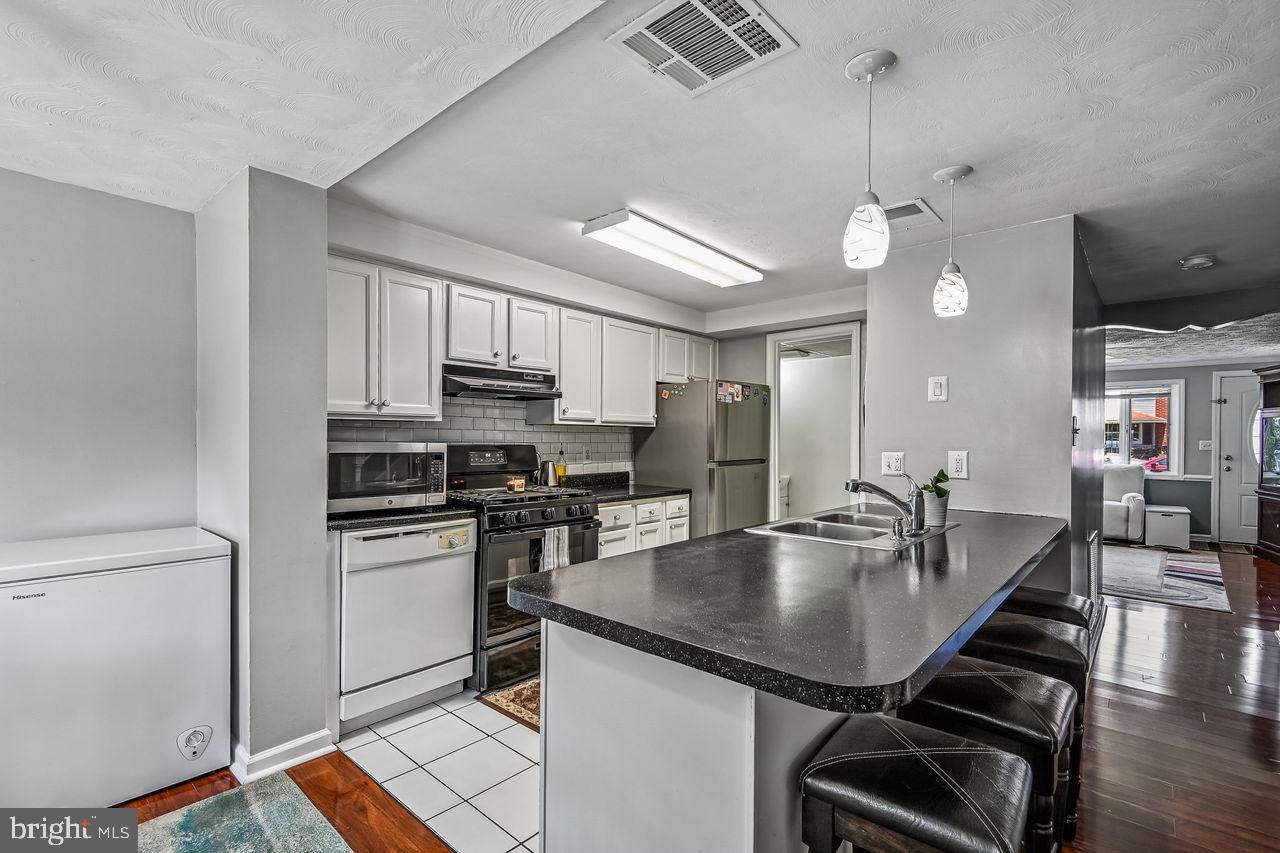 2757 Yarnall Road Halethorpe, MD 21227 - Photo 5 of 35 Spacious Counter Space
